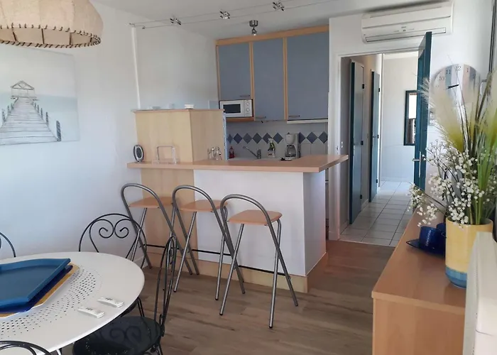 3 Pieces Avec Grande Terrasse A 50m De La Et Commerces, Parking Prive - Fr-1-328-225