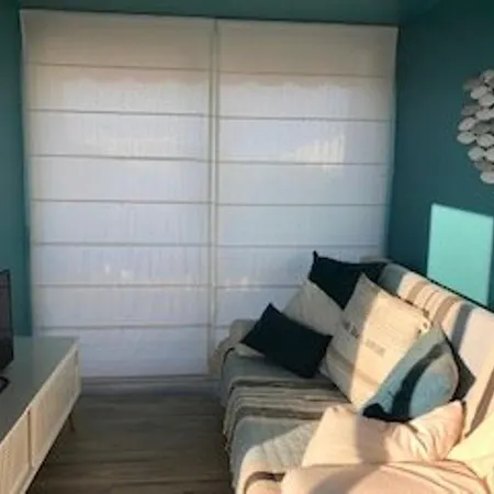 3 Pieces Avec Grande Terrasse A 50m De La Et Commerces, Parking Prive - Fr-1-328-225 Appartement